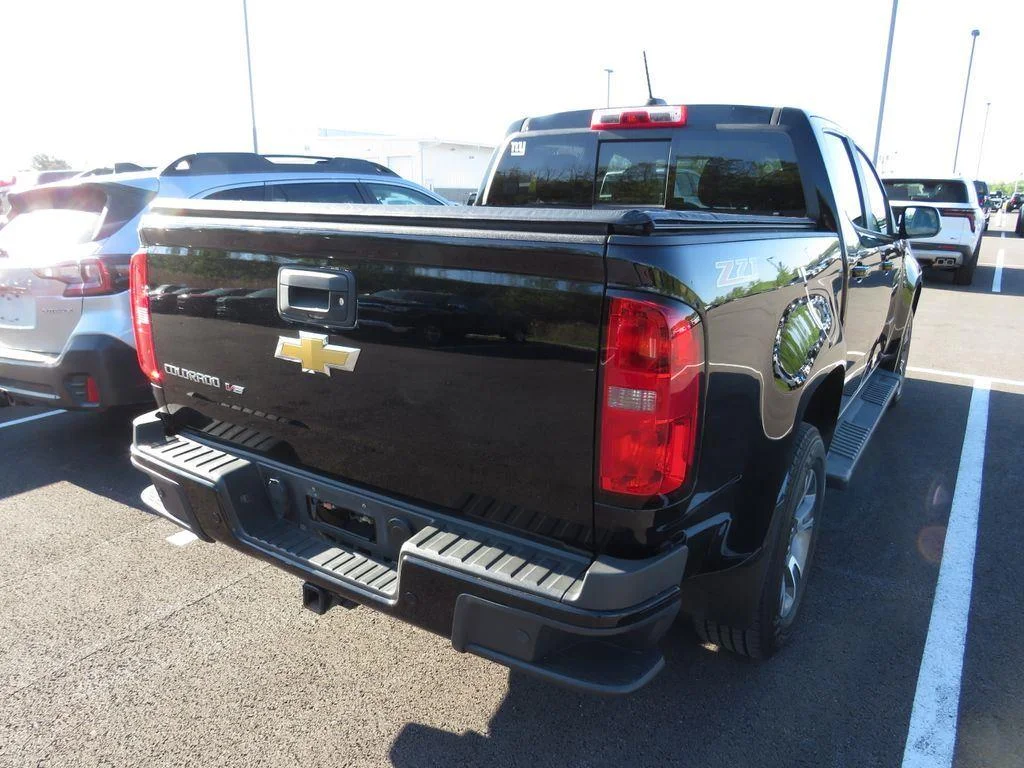 Used 2020 Black Chevrolet Z71 image 12