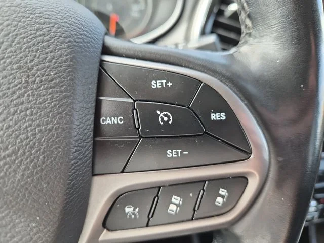Used 2021 Velvet Jeep Limited image 20
