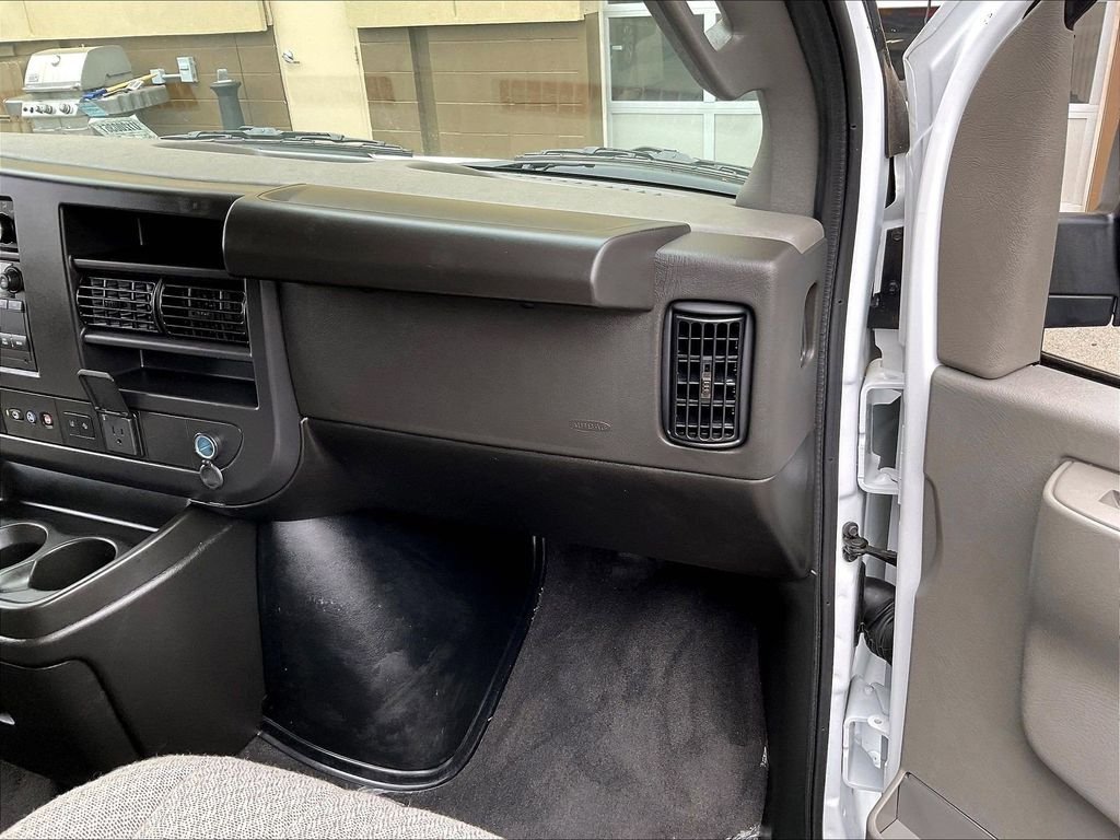 Used 2025 White Chevrolet LT image 13