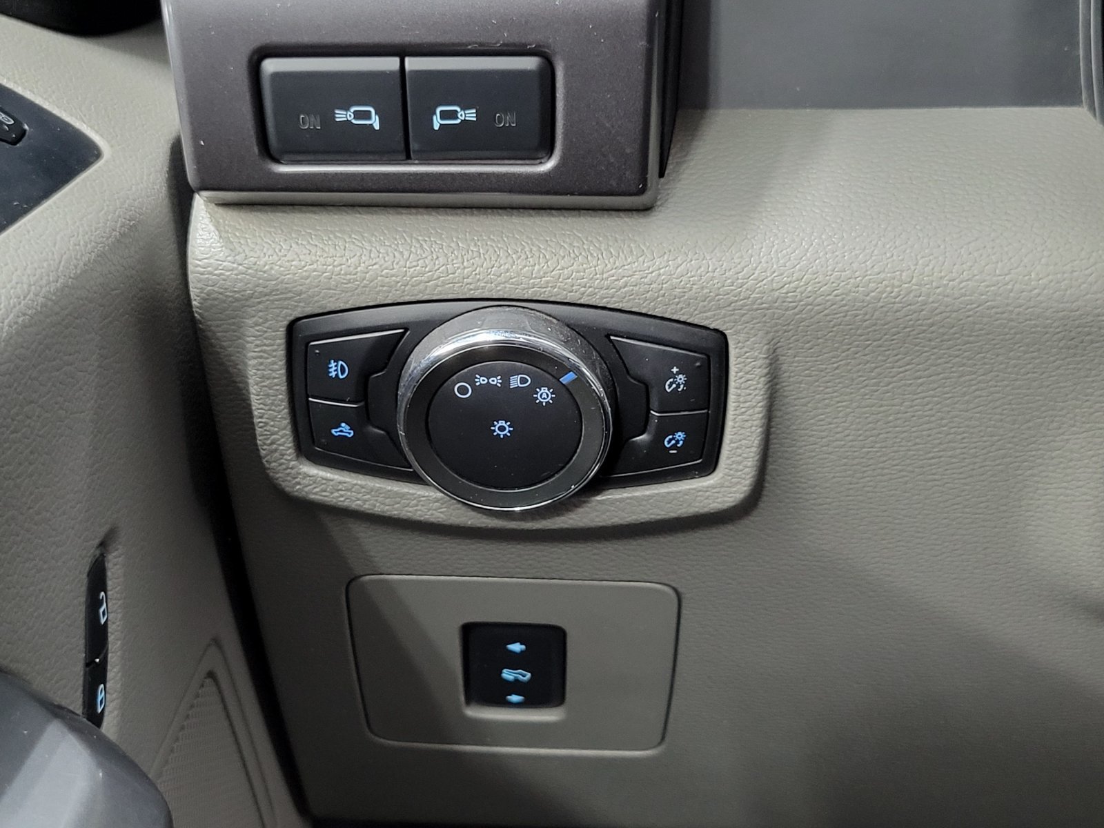 Used 2015 Silver Ford XLT image 14