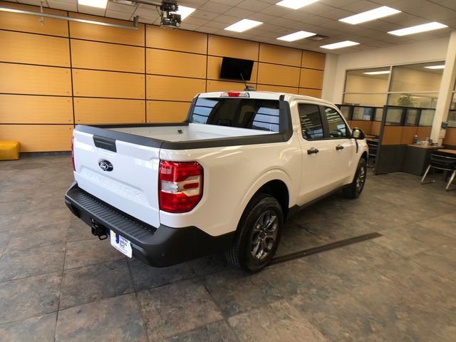 New 2026 Oxford White Ford XLT image 7