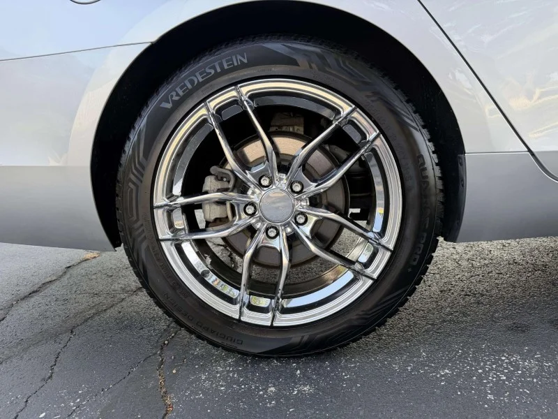 Used 2017 Silver Cadillac Luxury image 30