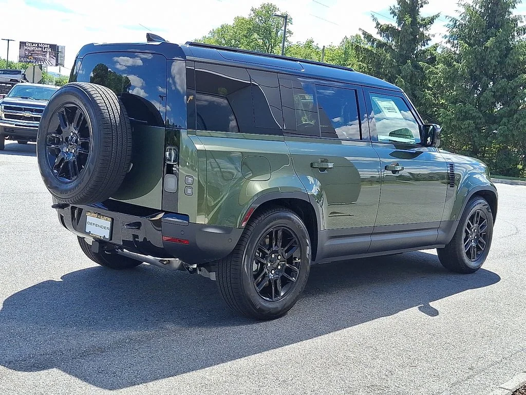 New 2026 Woolstone Green Land Rover S image 3