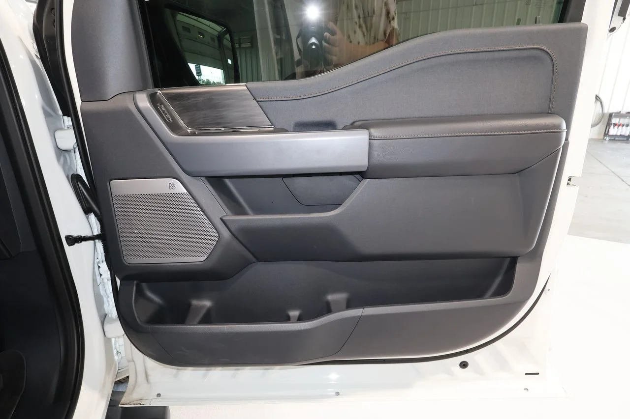 Used 2025 White Ford Lariat image 19