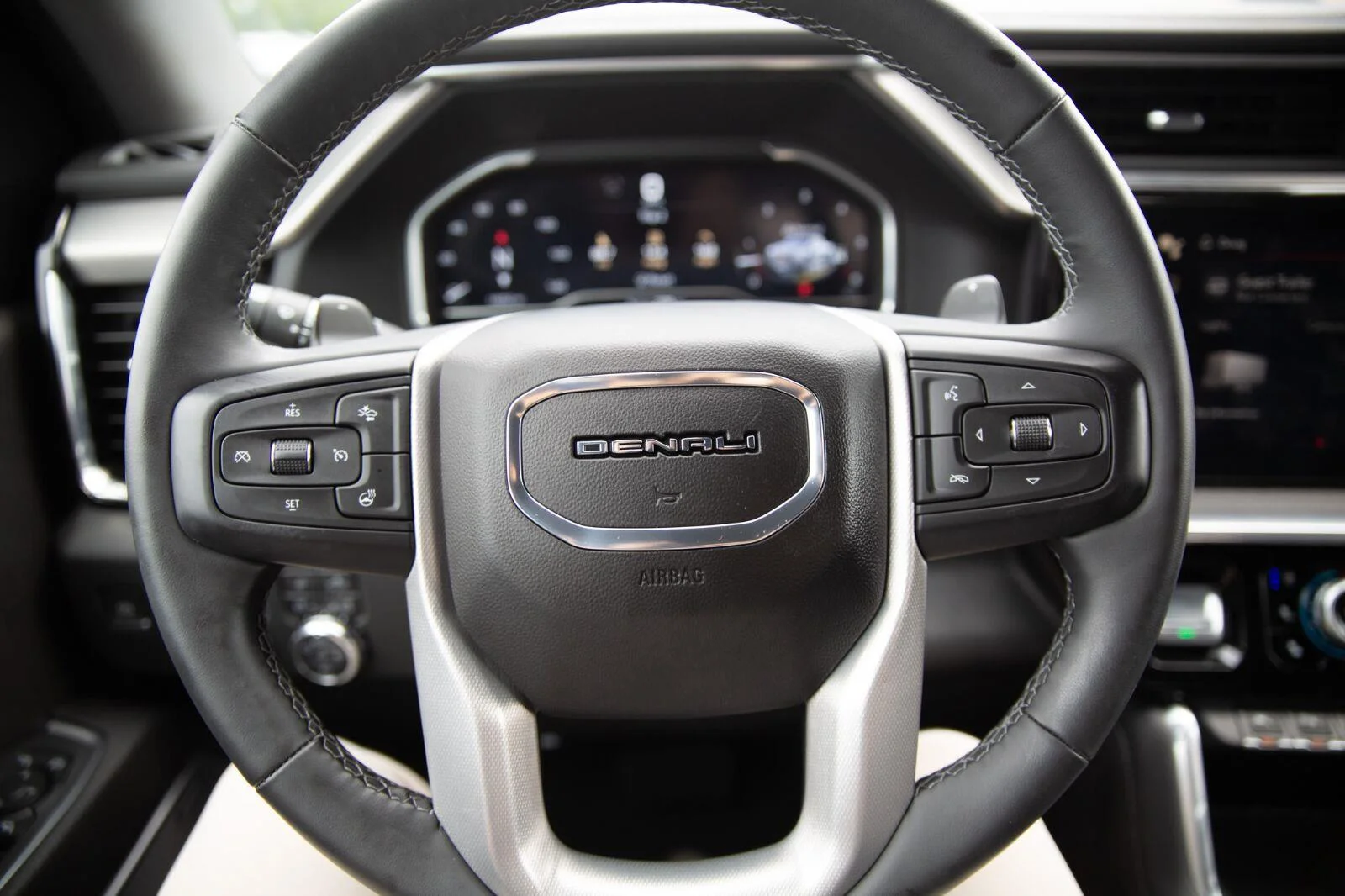 Used 2024 Onyx Black GMC Denali image 13