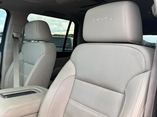 Used 2020 DARK SAPPHIRE BLUE METALLIC GMC Denali image 17