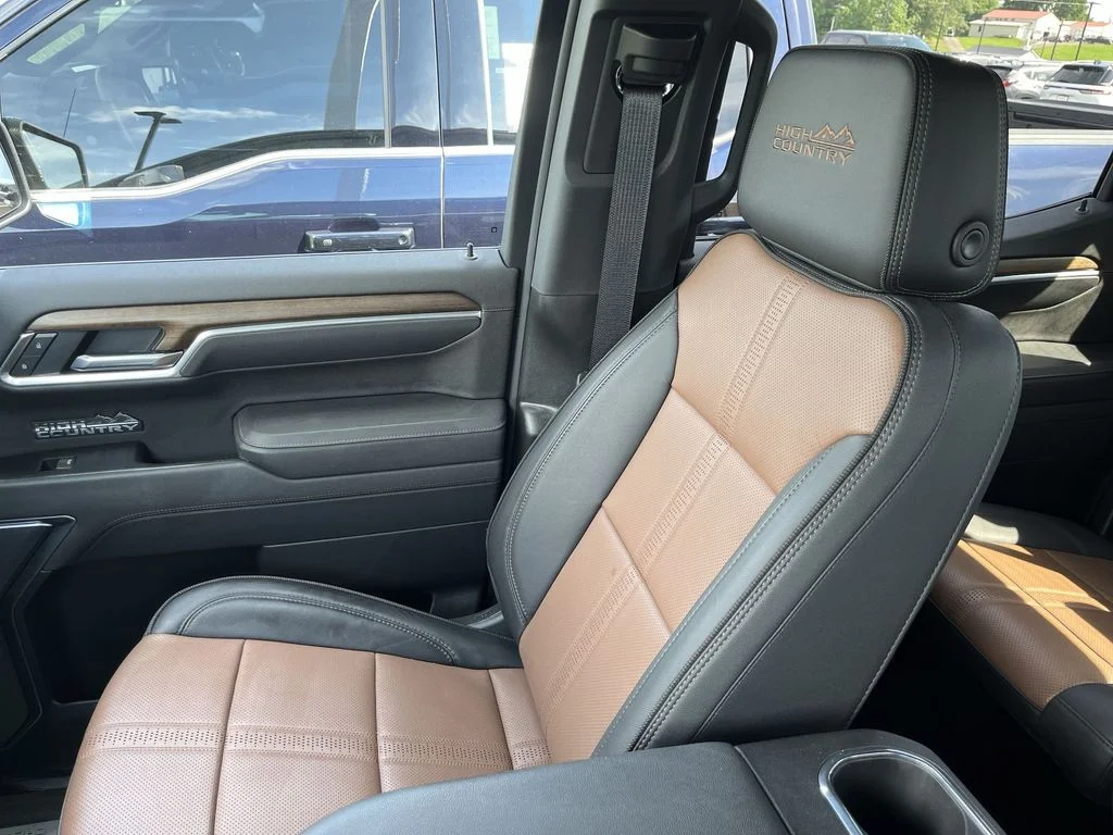Used 2025 Black Chevrolet High Country image 25
