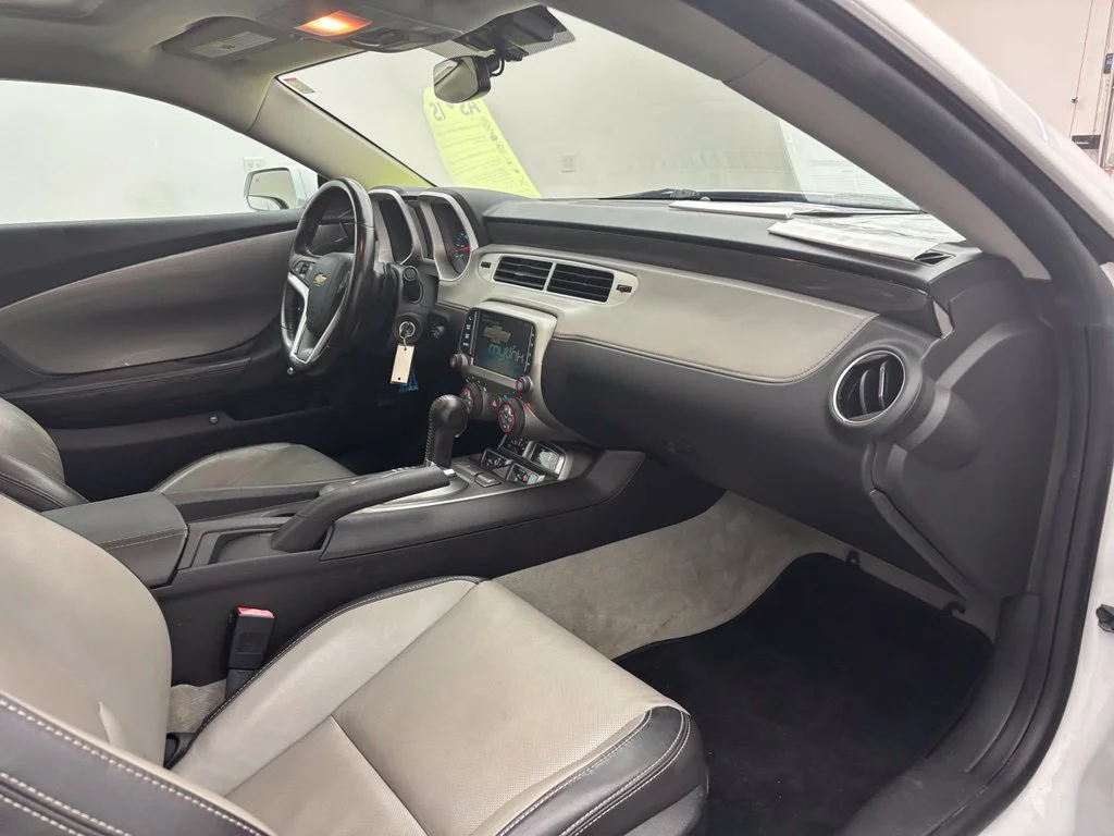 Used 2015 White Chevrolet 2LT image 28