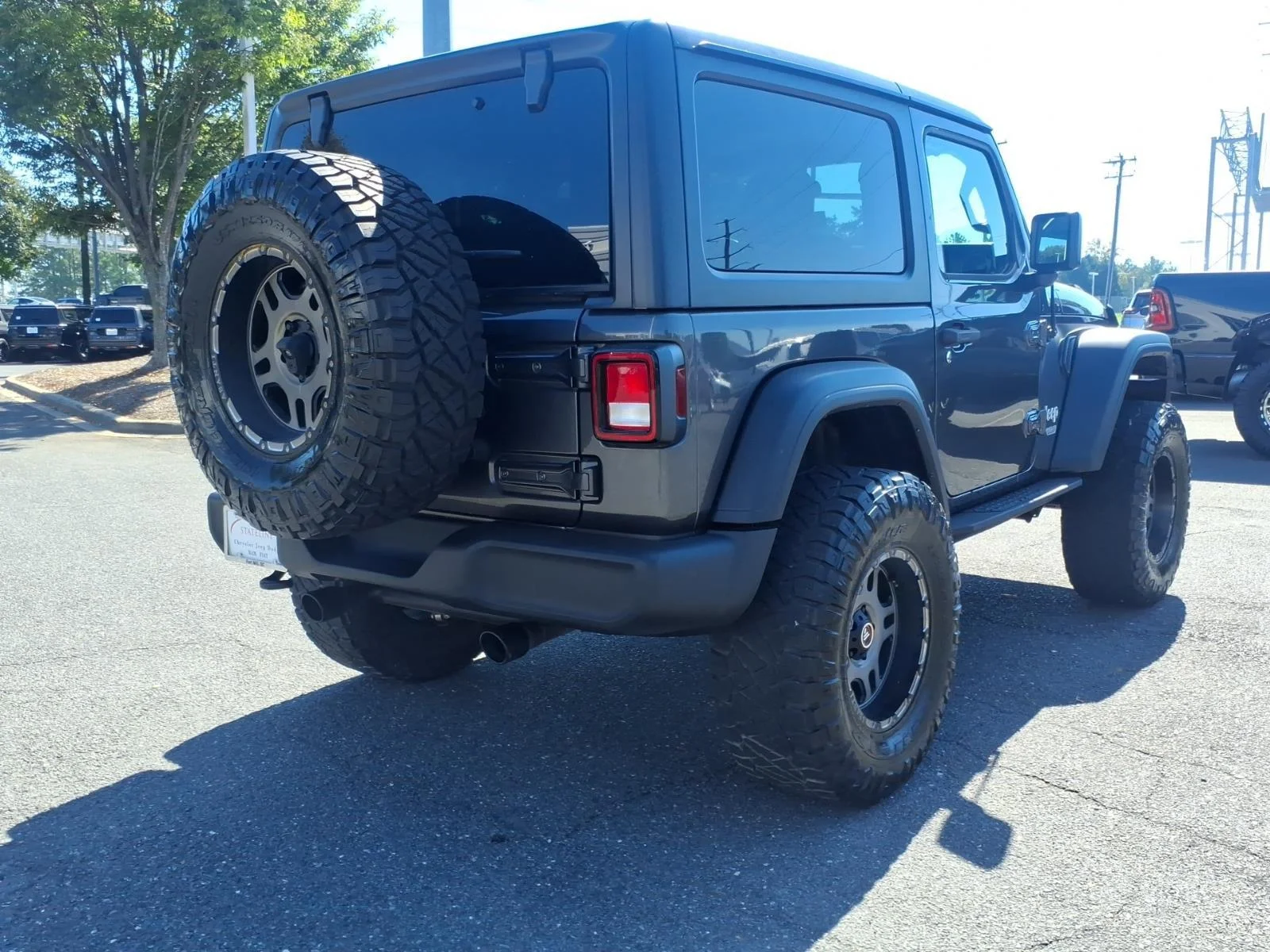 Used 2018 Granite Crystal Metallic Clearcoat Jeep Sport S image 2