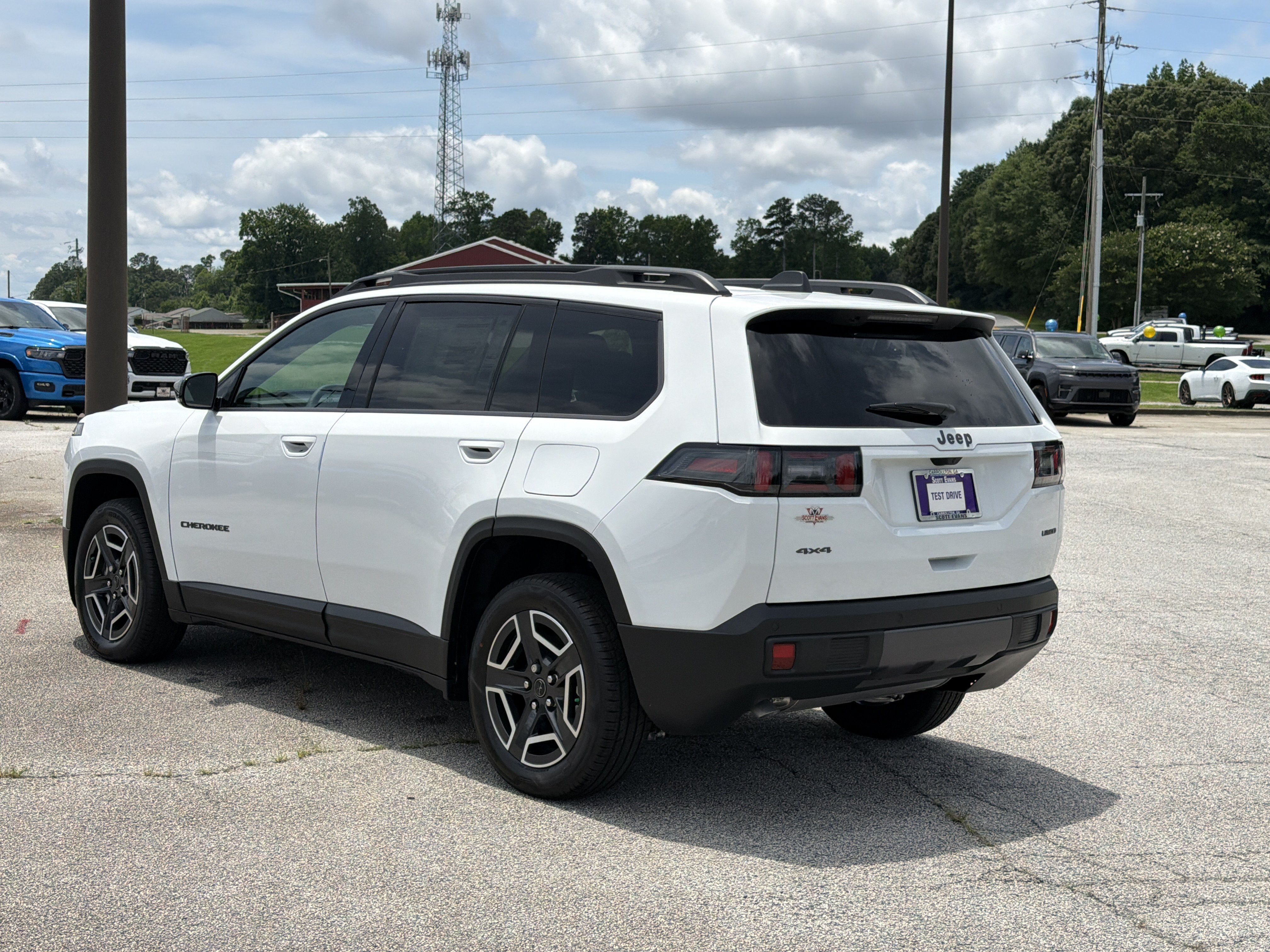 New 2026 Bright White Clear-Coat Exterior Paint Jeep Limited image 6
