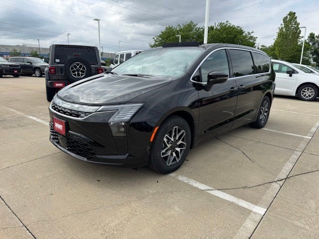 New 2027 Diamond Black Crystal Pearl-Coat Exterior Paint Chrysler Limited image 3