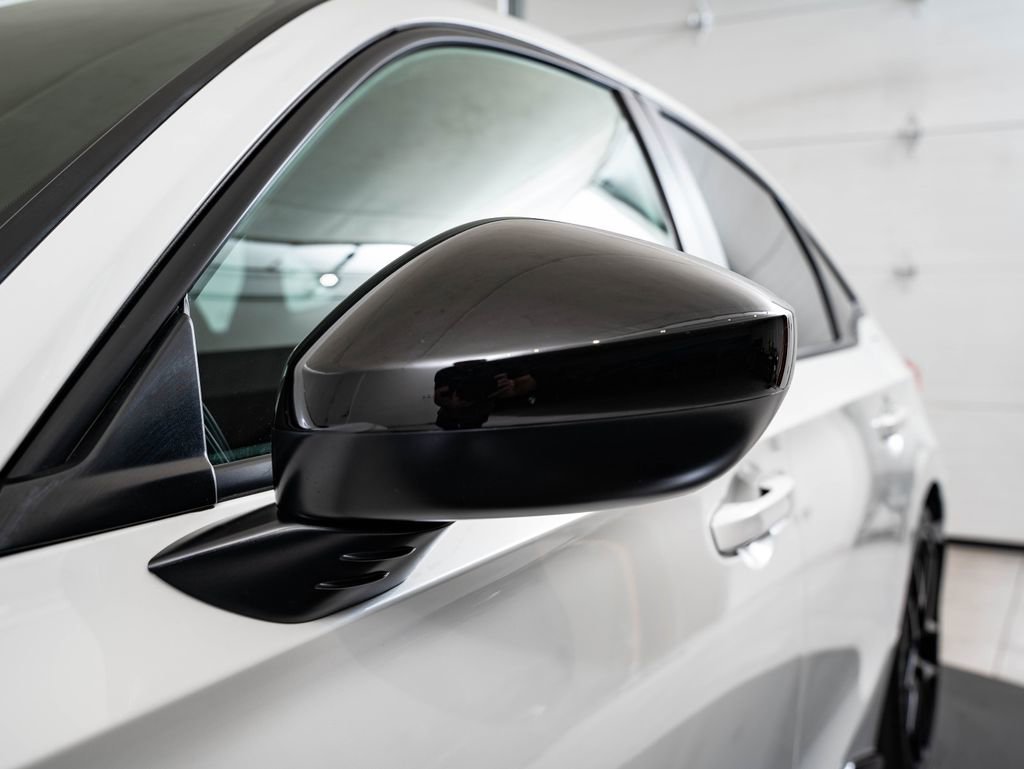 Used 2023 Platinum White Pearl Honda Si image 17