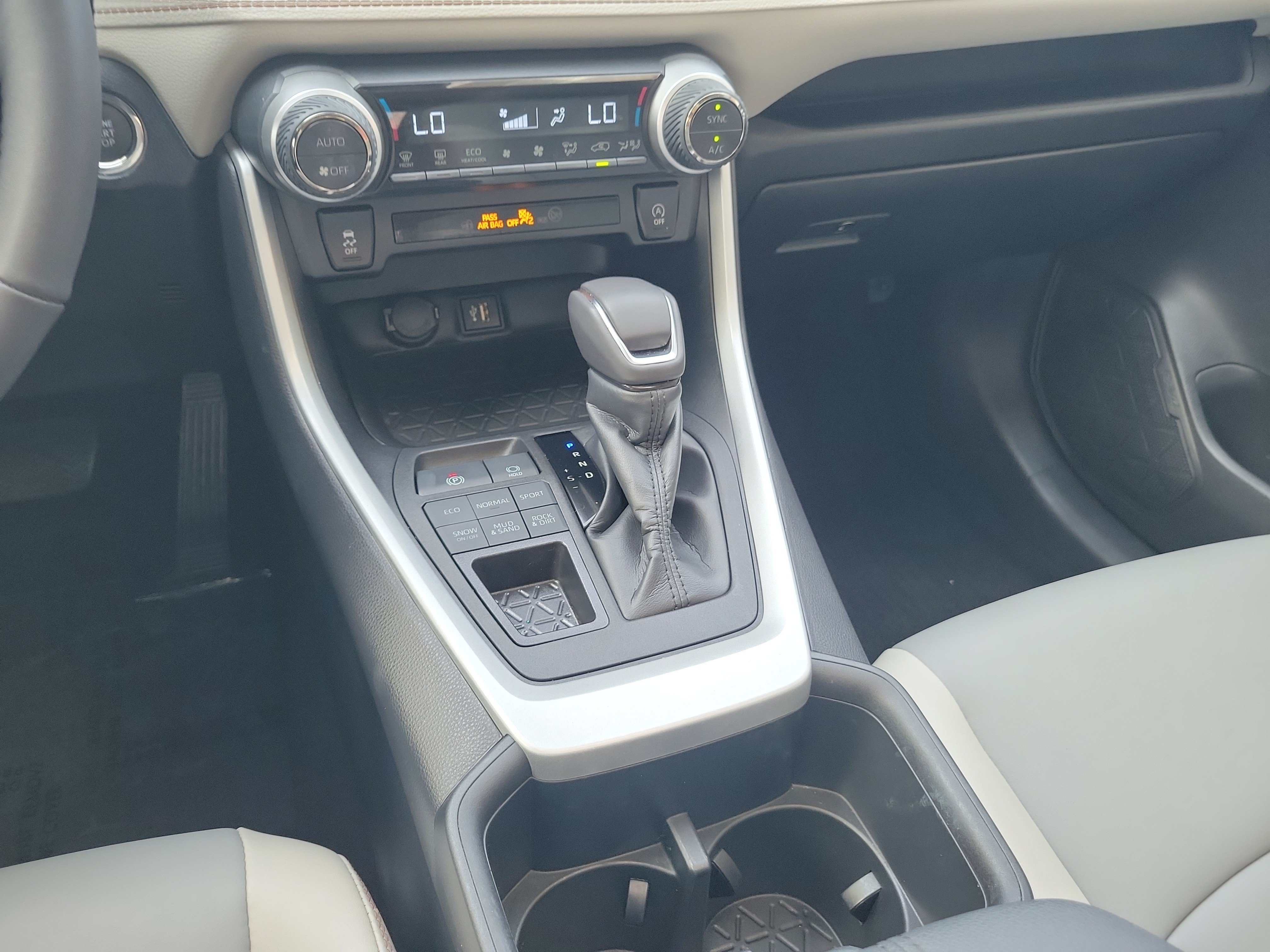 Certified Used 2024 Pearl Toyota XLE Premium image 20