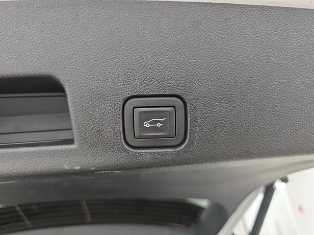Used 2025 White Chevrolet LT image 35