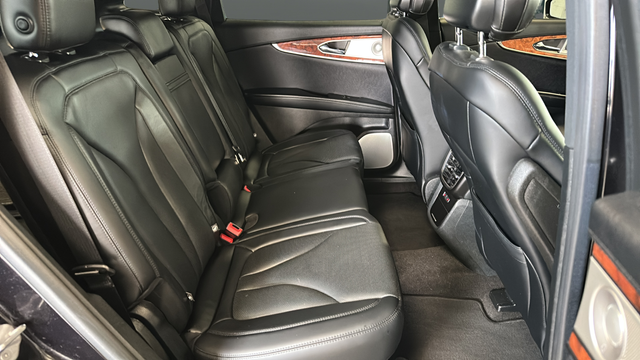 Used 2020 Infinite Black Lincoln Reserve image 25