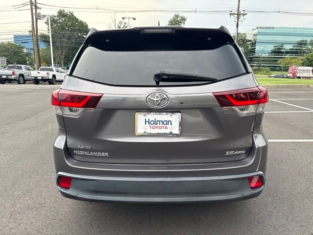 Used 2019 Gray Toyota SE image 6