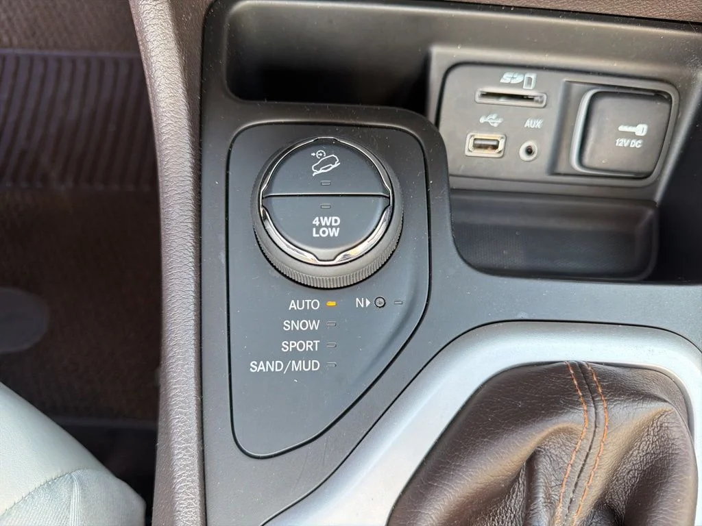 Used 2018 White Jeep Overland image 47