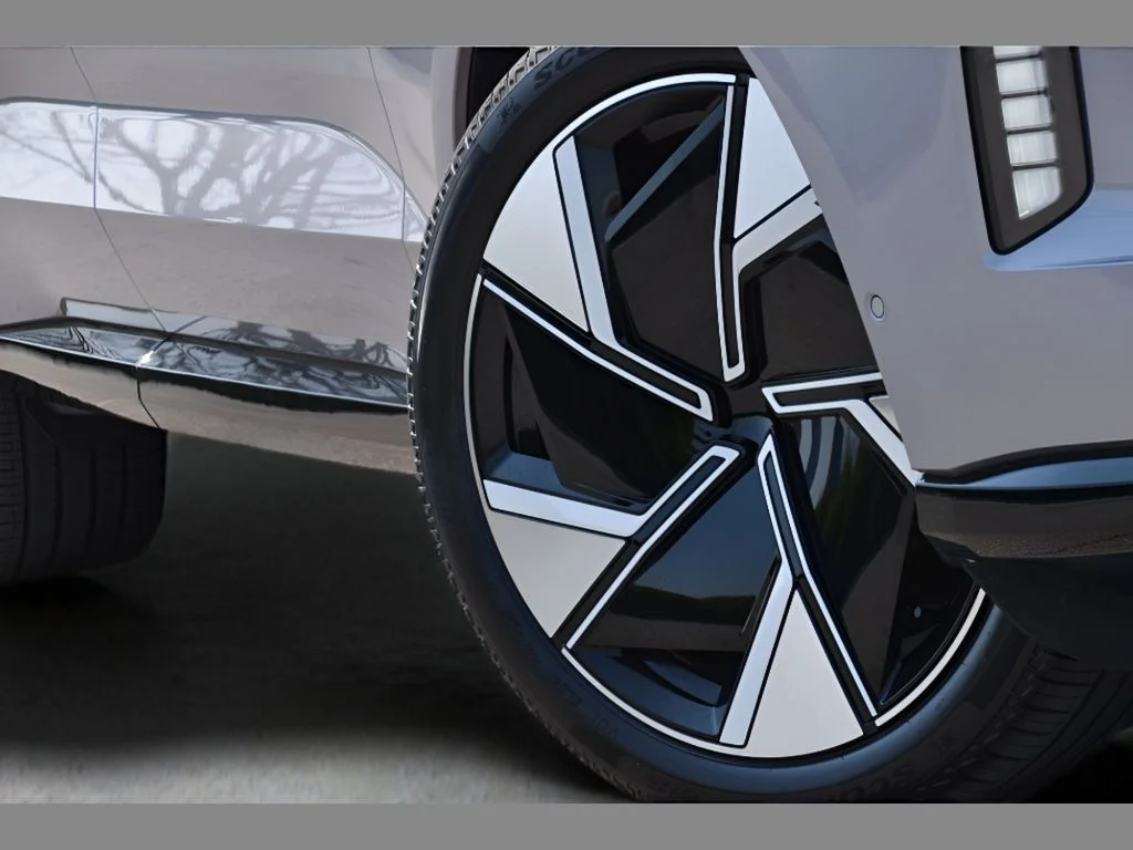 2026 Volvo EX90 Ultra - Photo 10
