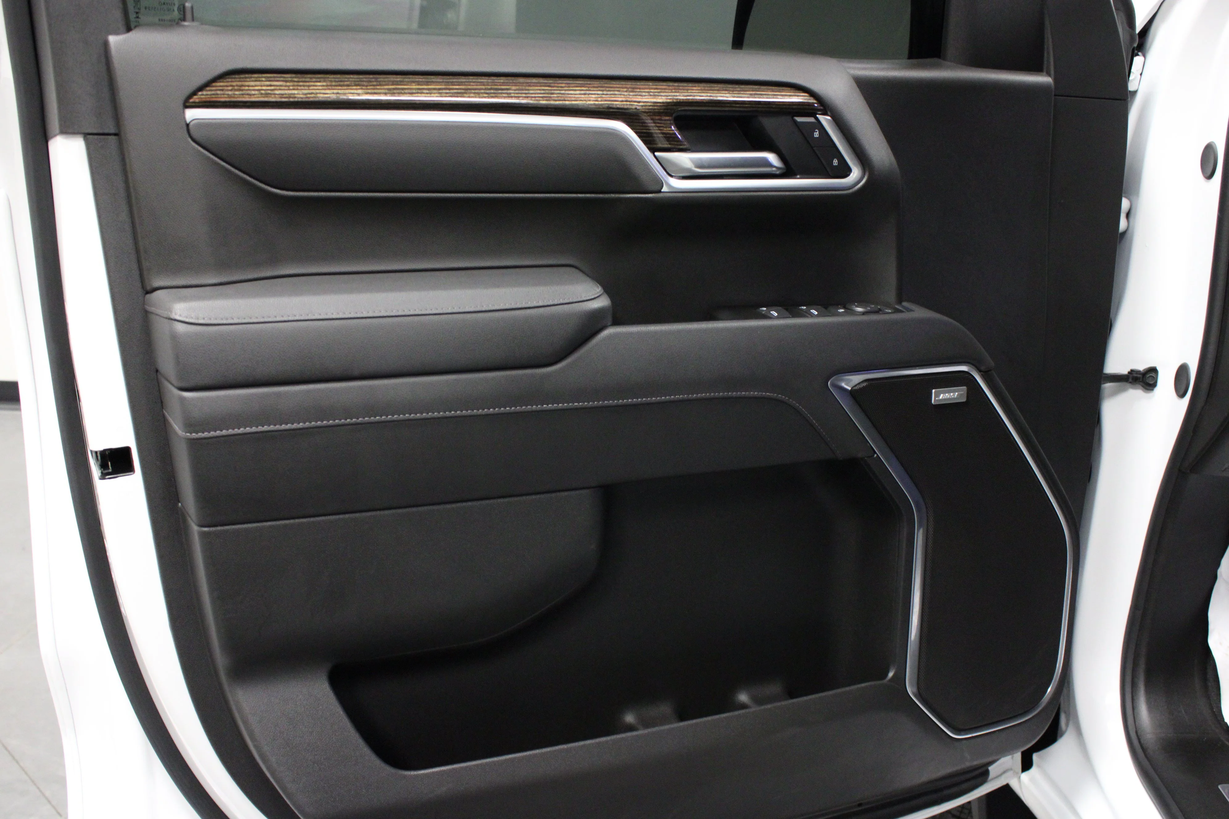 Used 2026 Summit White GMC Elevation image 11