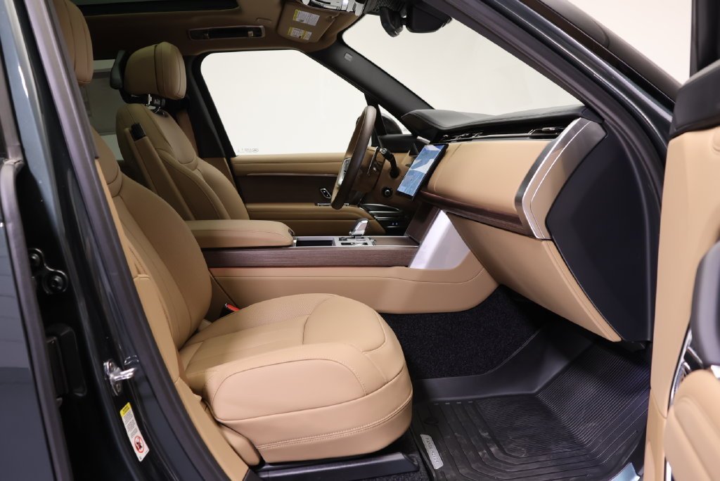New 2027 Belgravia Green LAND ROVER SE image 39