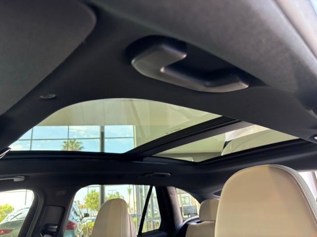New 2026 Polar White Mercedes-Benz GLC 300 image 7