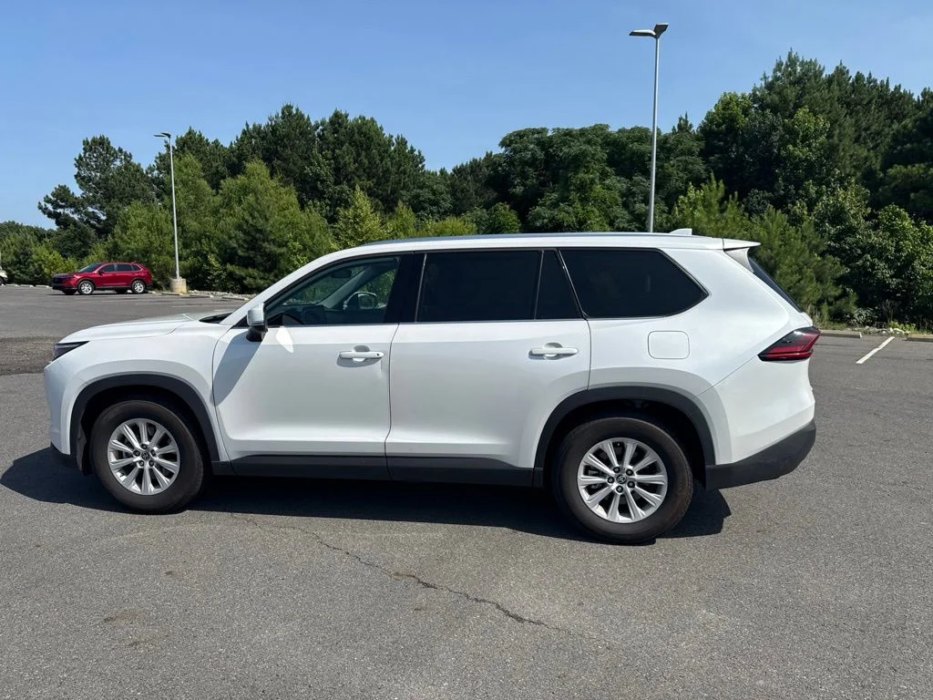Used 2026 Pearl Toyota XLE image 3