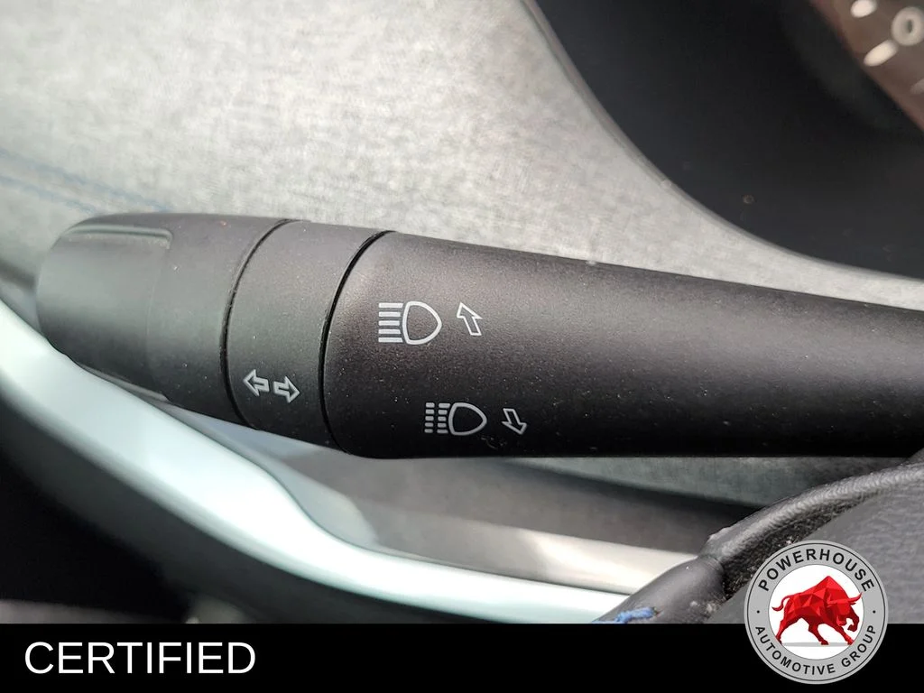 Used 2022 Red Jeep Latitude image 31