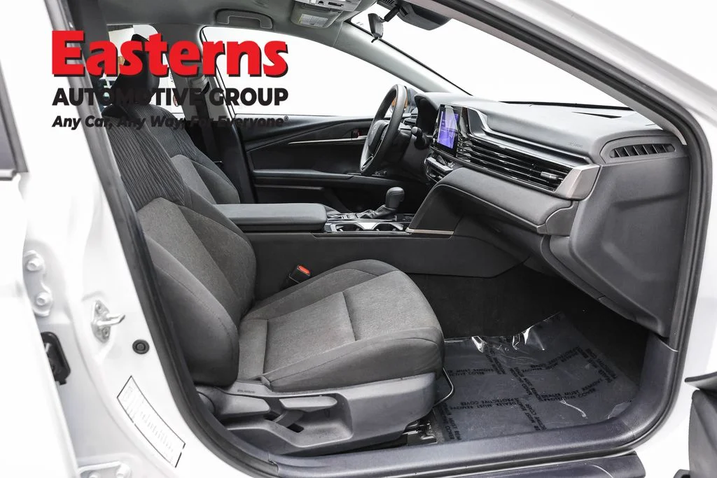 Used 2025 White Toyota LE image 23