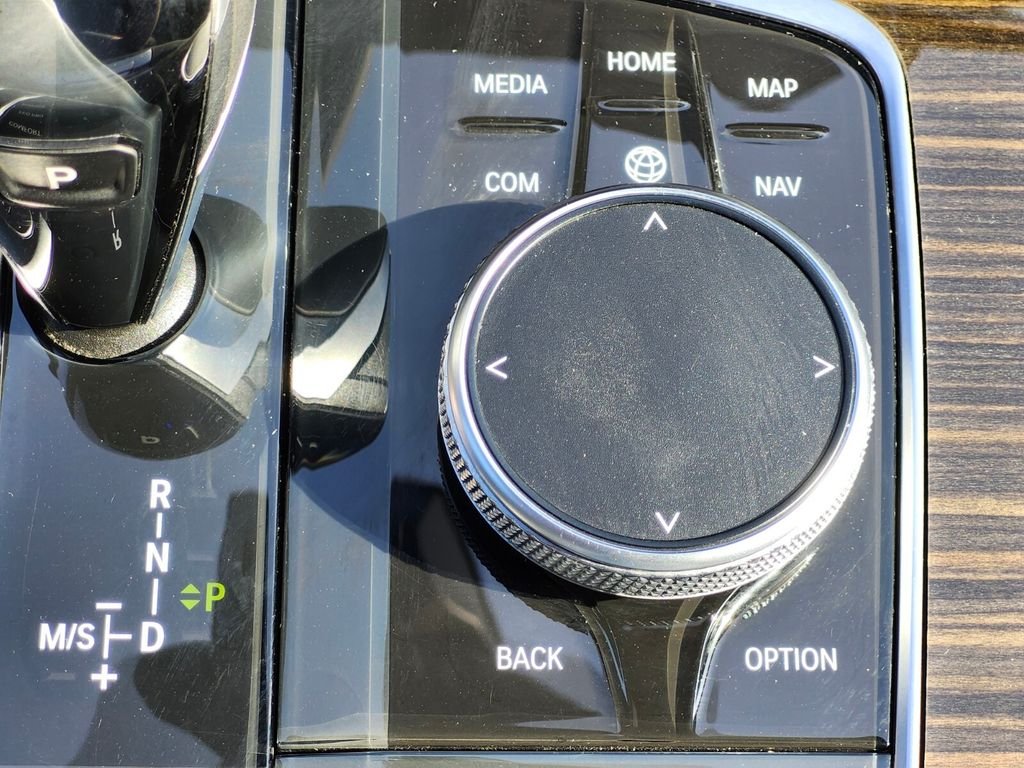 Used 2019 Gray BMW xDrive40i image 25