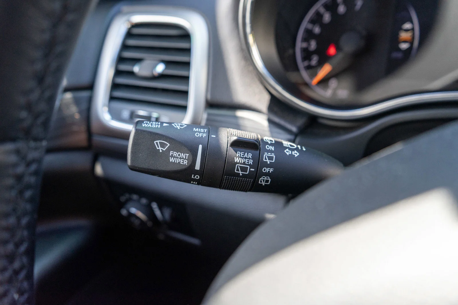 Used 2022 Diamond Black Crystal Pearlcoat Jeep Laredo X image 28