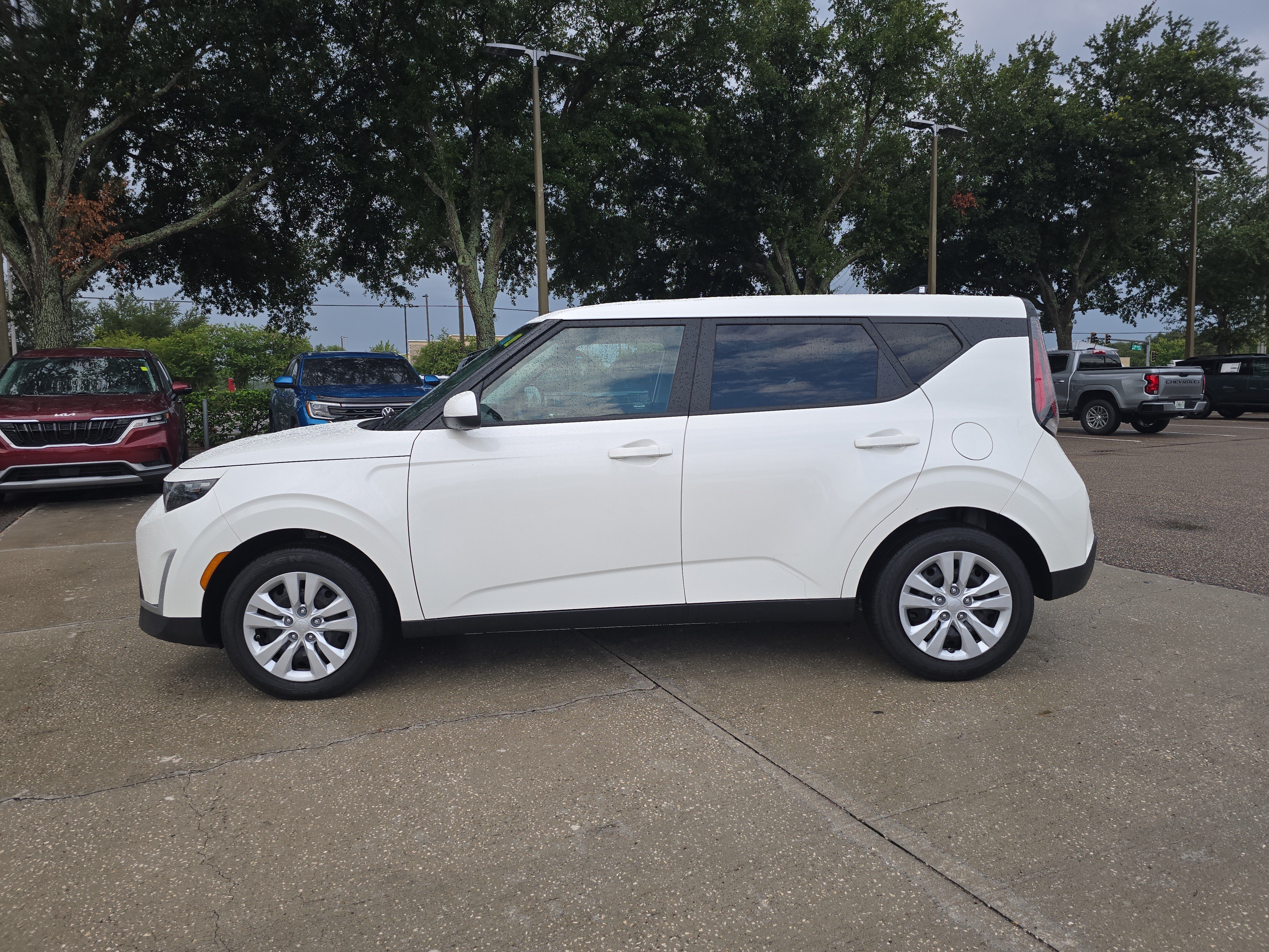 Certified Used 2025 Snow White Pearl Kia LX image 5