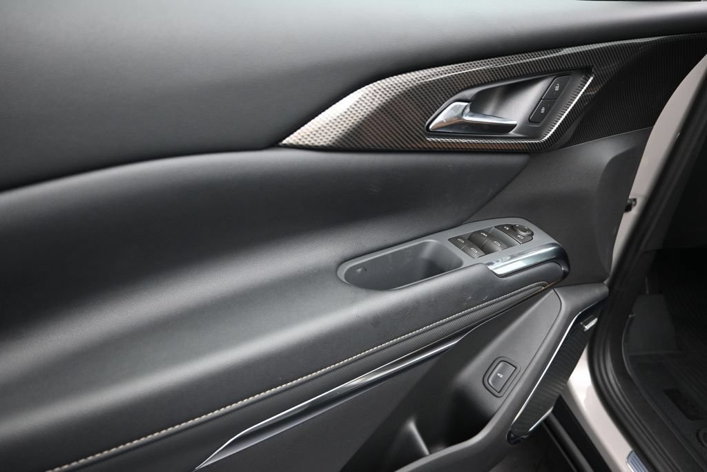 2027 Chevrolet Traverse Z71 - Photo 11