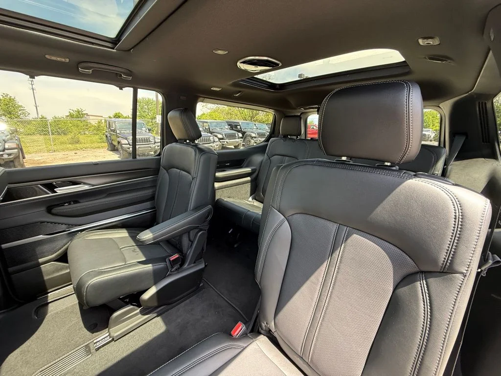 New 2026 High Gloss Black Exterior Paint Jeep Summit Obsidian image 24