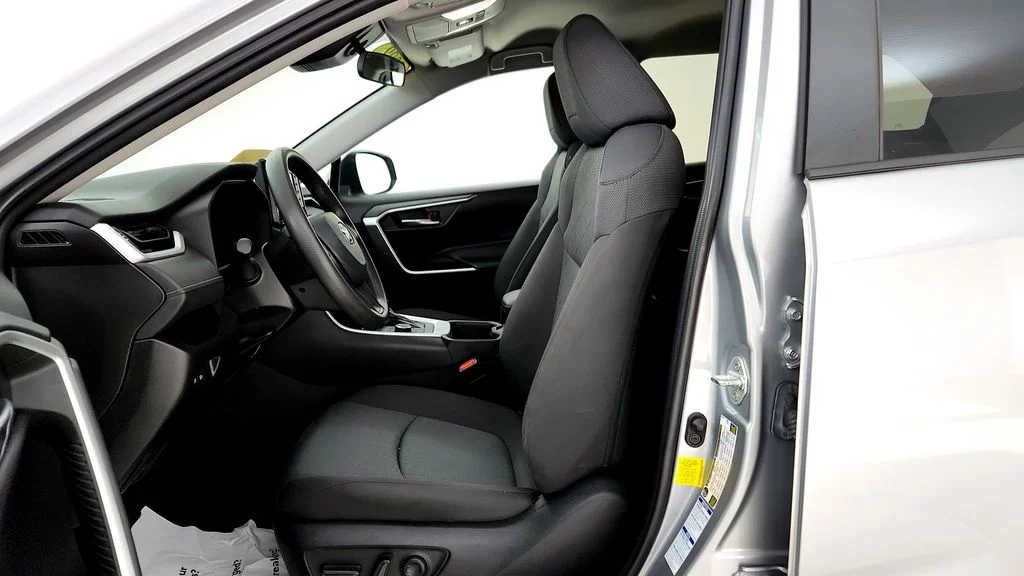Certified Used 2022 Silver Toyota XLE image 25