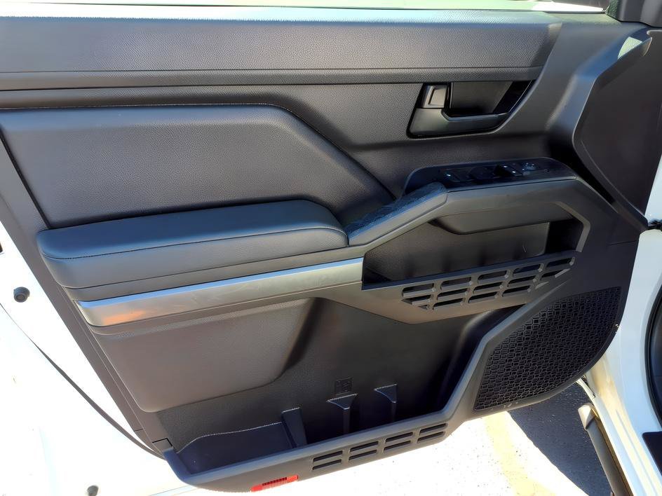 Used 2025 Ice Cap Toyota SR5 image 15
