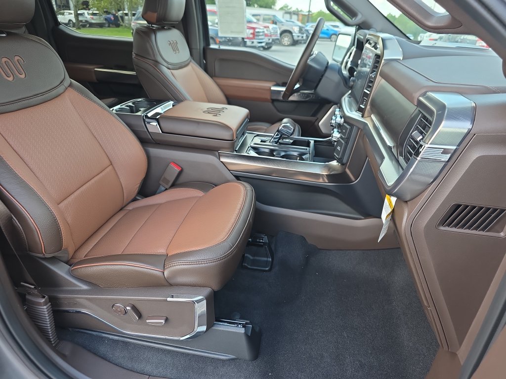 New 2026 Carbonized Gray Metallic Ford King Ranch® image 39