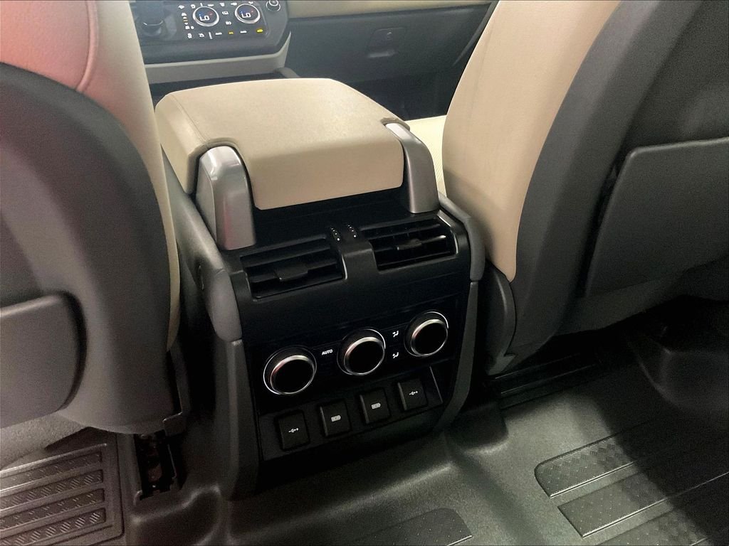 Used 2020 Green Land Rover SE image 28
