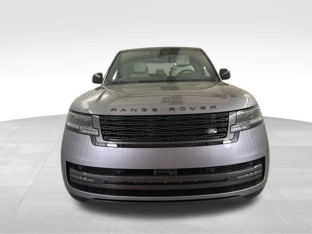 New 2026 Eiger Grey Land Rover SE image 2