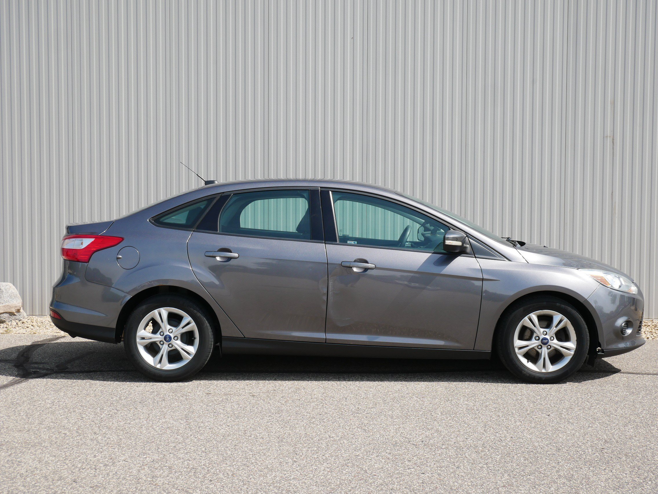 Used 2013 Gray Ford SE image 6