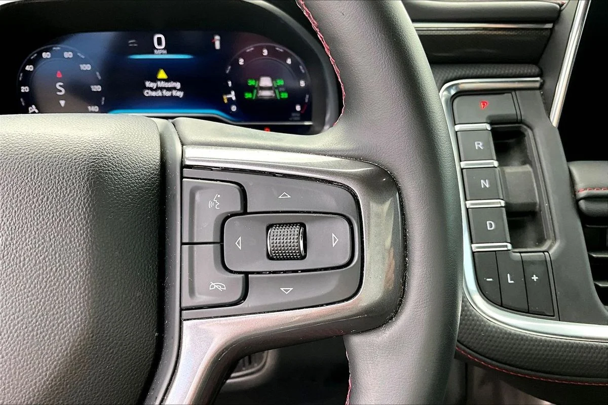 Used 2023  Chevrolet 2WD RST image 12
