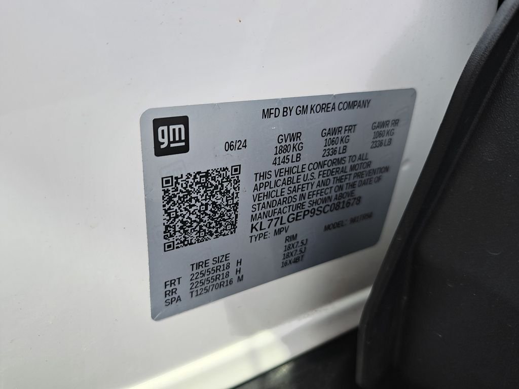 Used 2025 White Chevrolet 1RS image 26