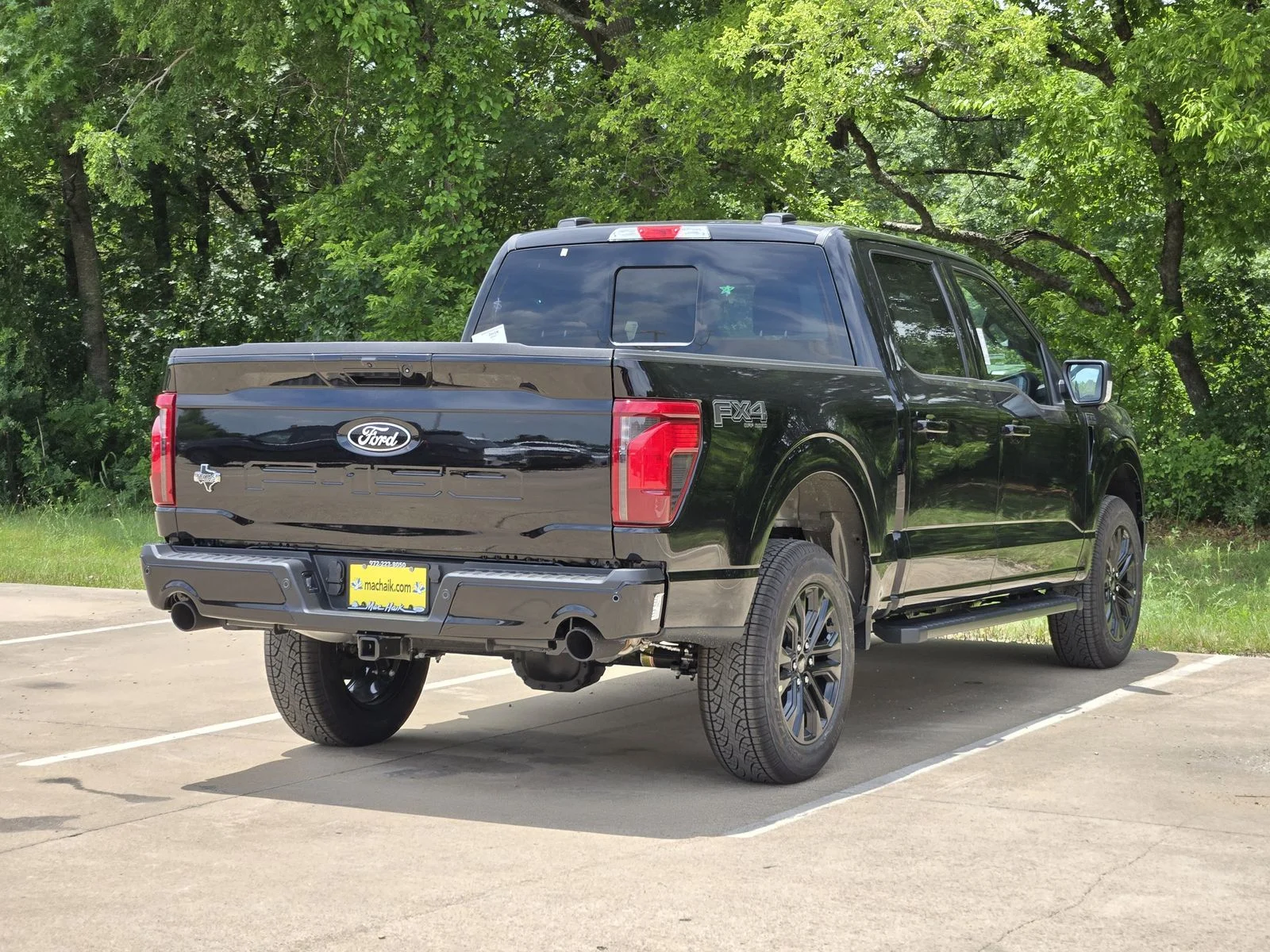 New 2026 Agate Black Metallic Ford XLT image 4