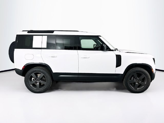 Used 2025 White Land Rover S image 4
