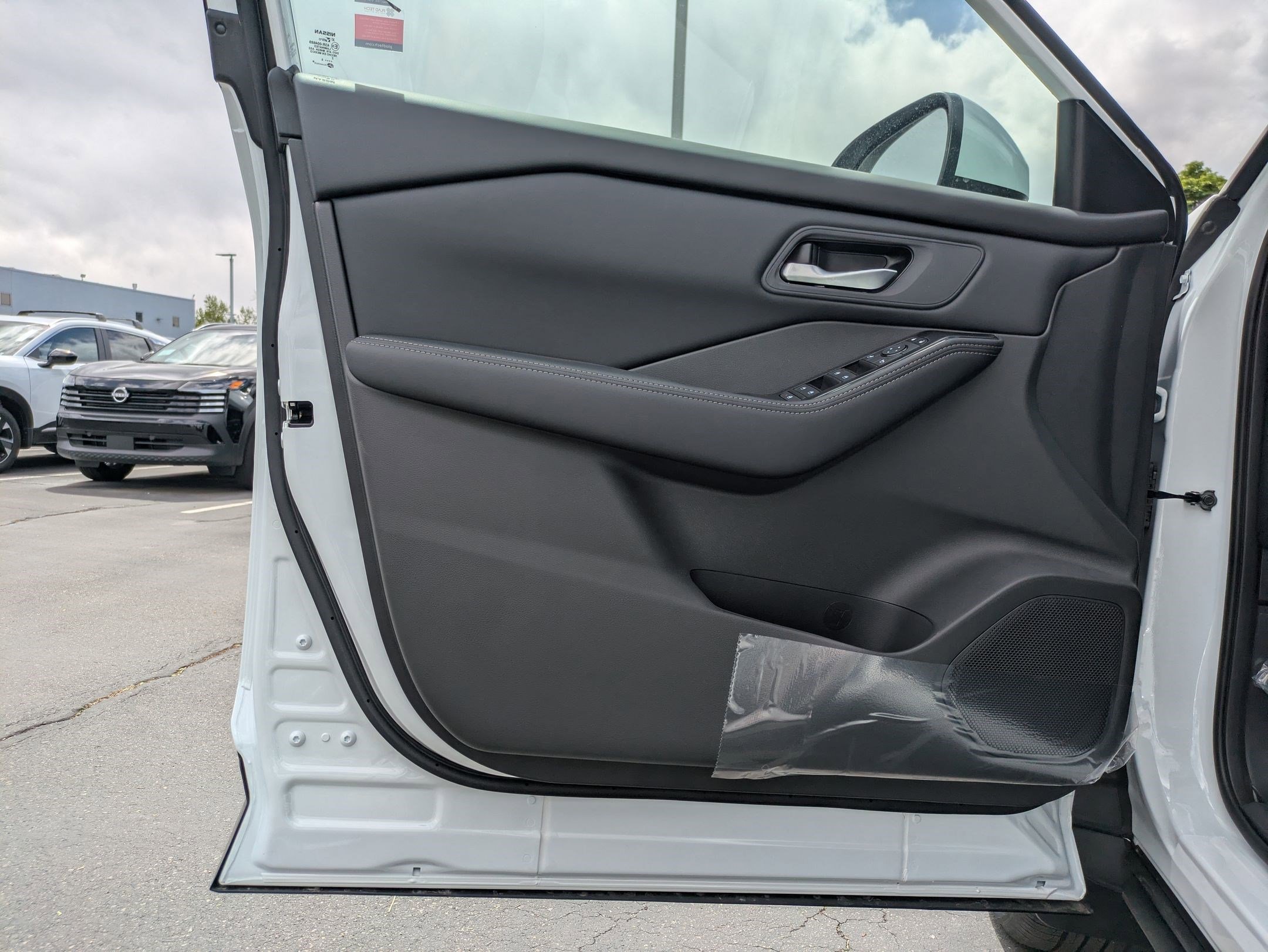New 2026 Everest White Pearl TriCoat Nissan SV image 10