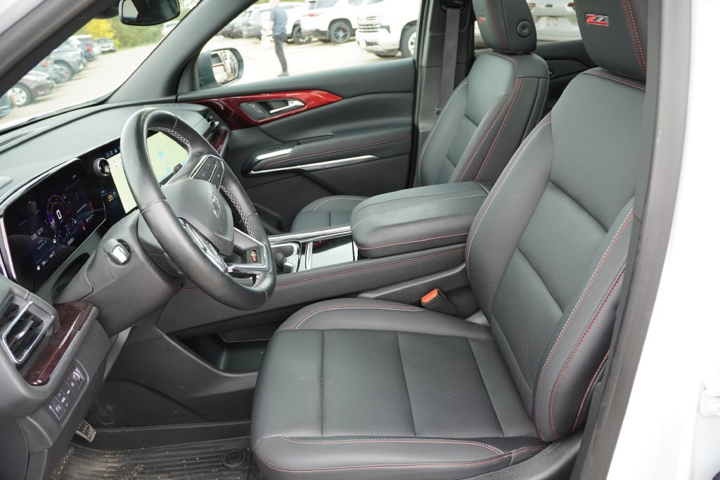 Used 2025 Iridescent Pearl Tricoat Chevrolet Z71 image 4