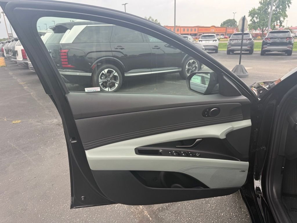 New 2026 Abyss Black Hyundai Limited image 3