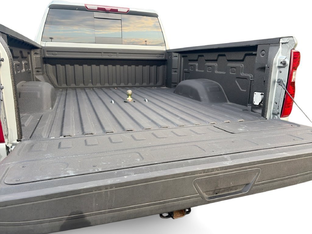 Used 2025 Sterling Gray Metallic Chevrolet LT image 27