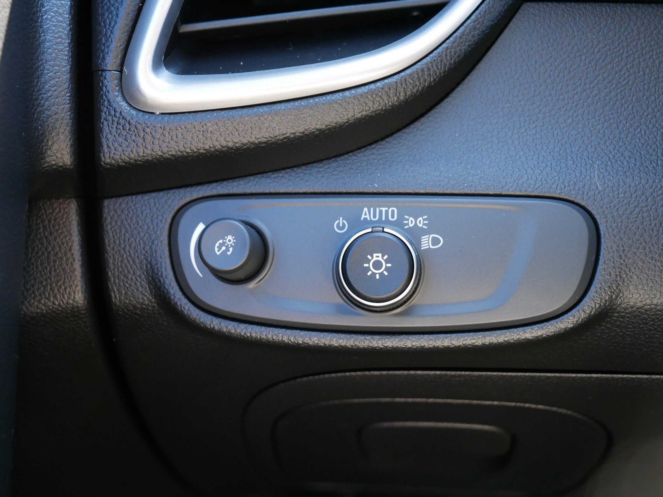 Used 2022 Shadow Gray Metallic Chevrolet LT image 26