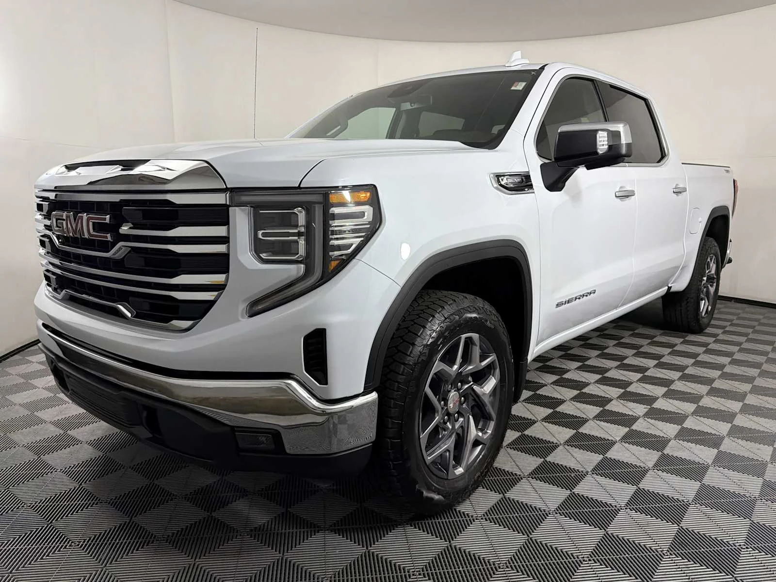 New 2026 Glacier White Tricoat GMC SLT image 3