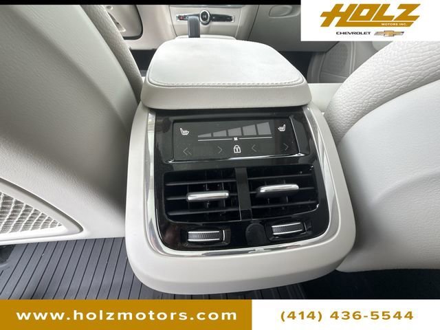 Used 2025 Gray Volvo Plus, B6 AWD Gas (mild hybrid) image 22